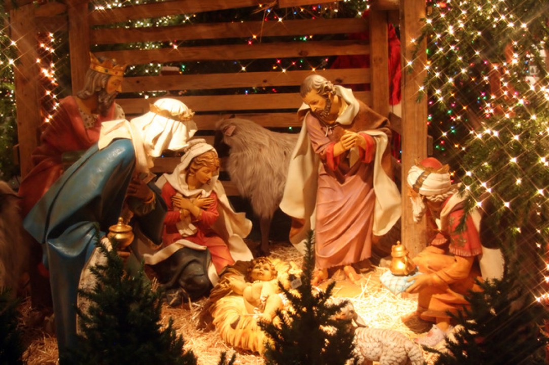 Por que a festa de natal é celebrada na noite do dia 24 e não no dia 25? Por que a festa de natal é celebrada na noite do dia 24 e não no dia 25?