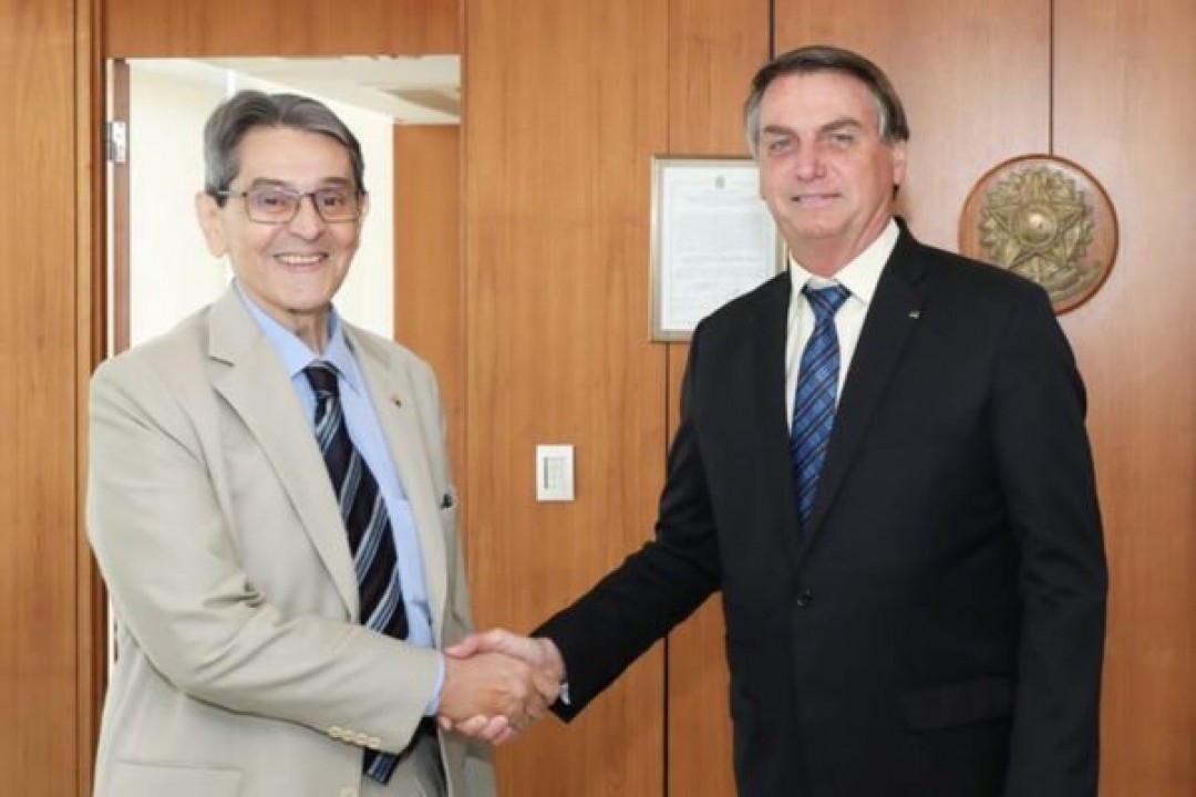 Bolsonaro e os filhos se viciaram nas facilidades do dinheiro público", diz Roberto Jefferson