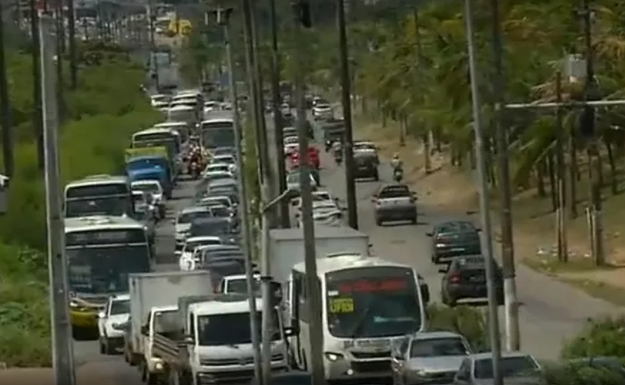 Fechamento da ponte de Igapó gera protestos por moradores de Natal Fechamento da ponte de Igapó gera protestos por moradores de Natal