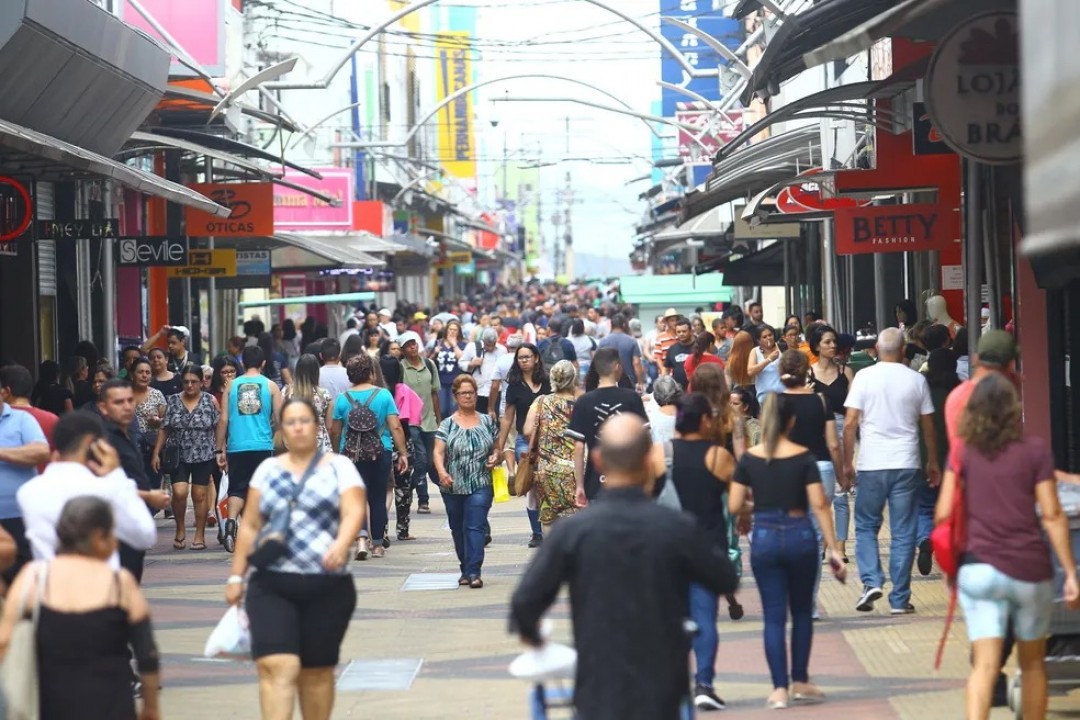 Em Natal, comércio terá horário de funcionamento alterado no feriado desta segunda-feira (21) Em Natal, comércio terá horário de funcionamento alterado no feriado desta segunda-feira (21)