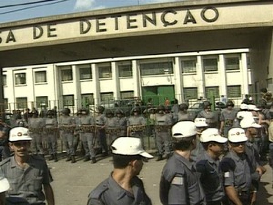 Justiça deverá decidir no próximo dia 31 se PMs condenados pelo Massacre de Carandiru receberão indulto Justiça deverá decidir no próximo dia 31 se PMs condenados pelo Massacre de Carandiru receberão indulto