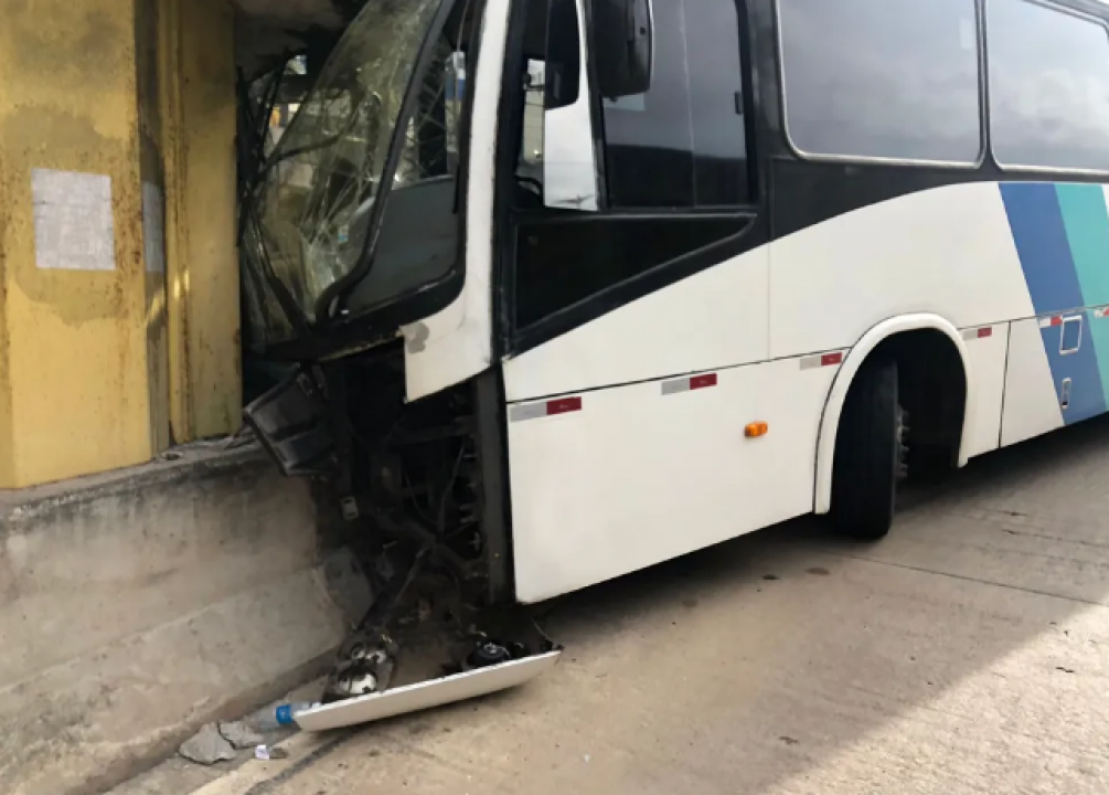Oito pessoas ficam feridas em Natal após acidente com ônibus
