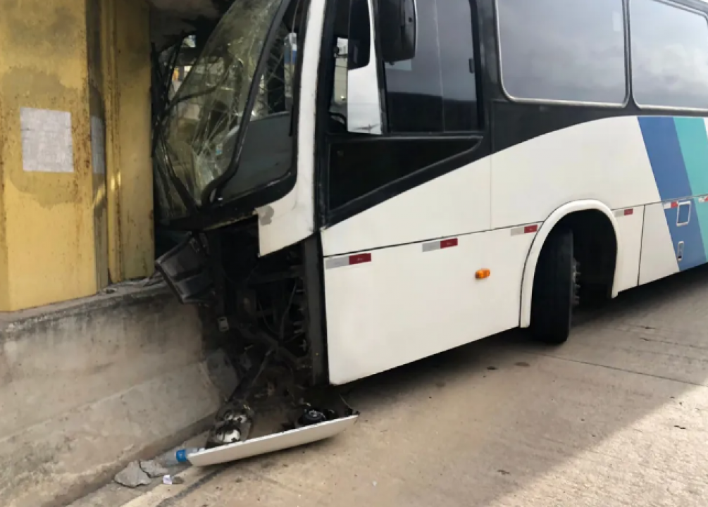 Oito pessoas ficam feridas em Natal após acidente com ônibus Oito pessoas ficam feridas em Natal após acidente com ônibus