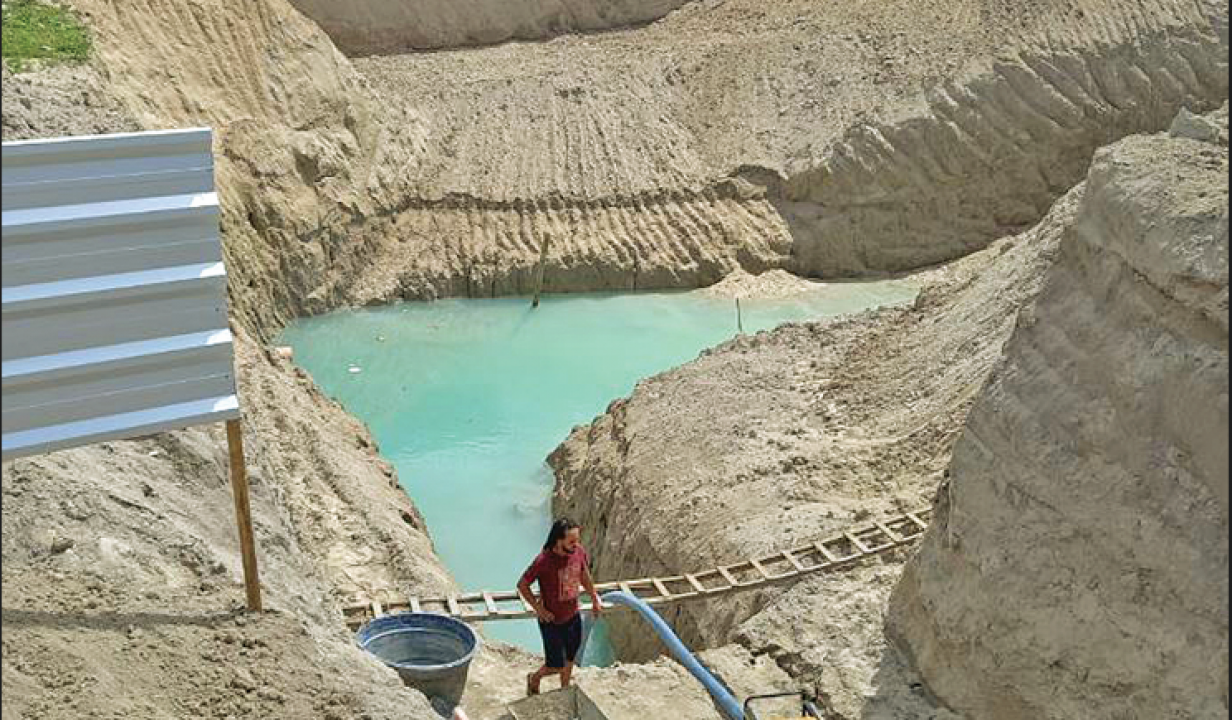 Água azul-turquesa encontrada durante construção de estação de esgoto em Parnamirim é analisada pela Caern Água azul-turquesa encontrada durante construção de estação de esgoto em Parnamirim é analisada pela Caern