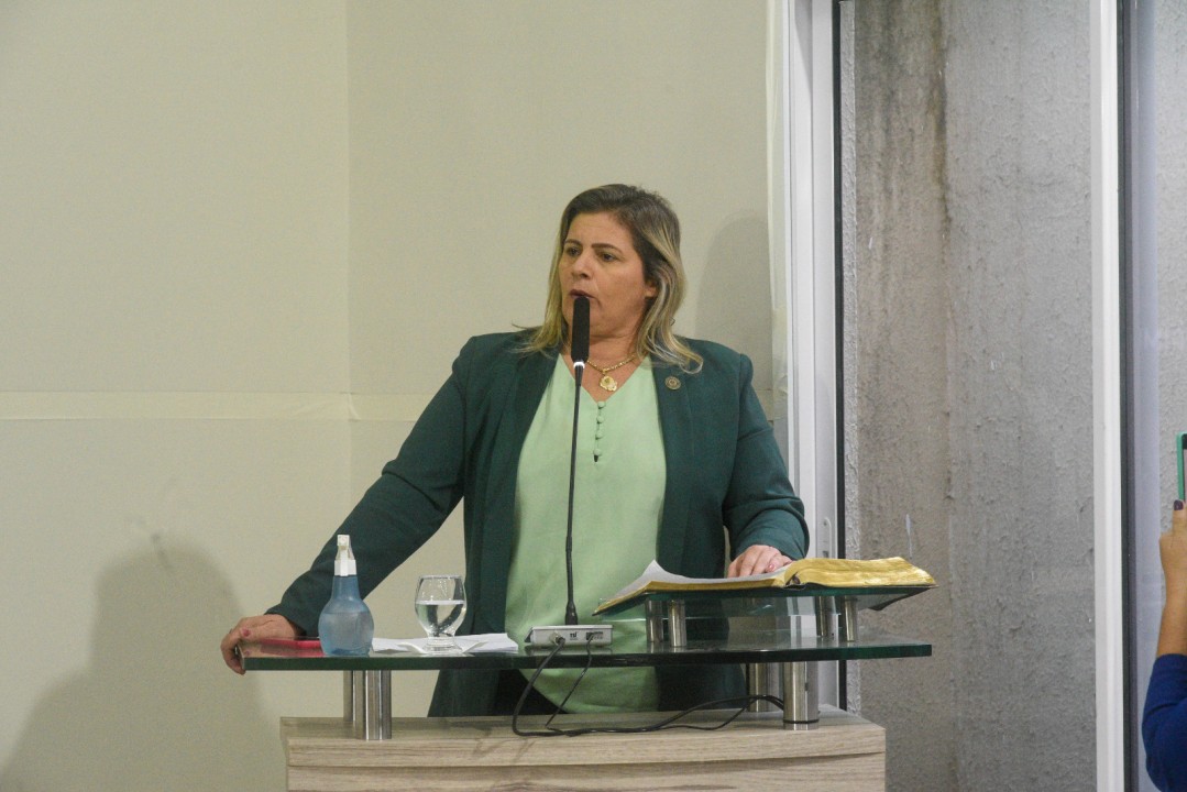 Em sessão, vereadora Fativan Alves debate sobre as problemáticas em Parnamirim, devido à ataques criminosos