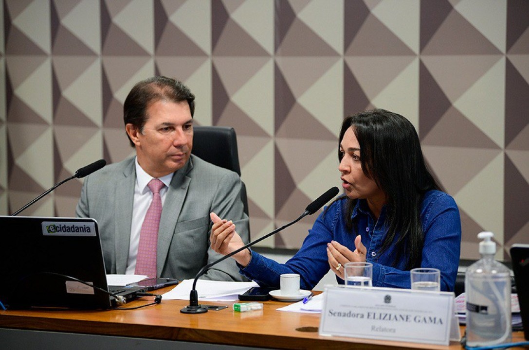 Mauro Cid, ex-ajudante de ordens de Bolsonaro, acusado de organizar tentativa de golpe, depõe nesta terça na CPMI 