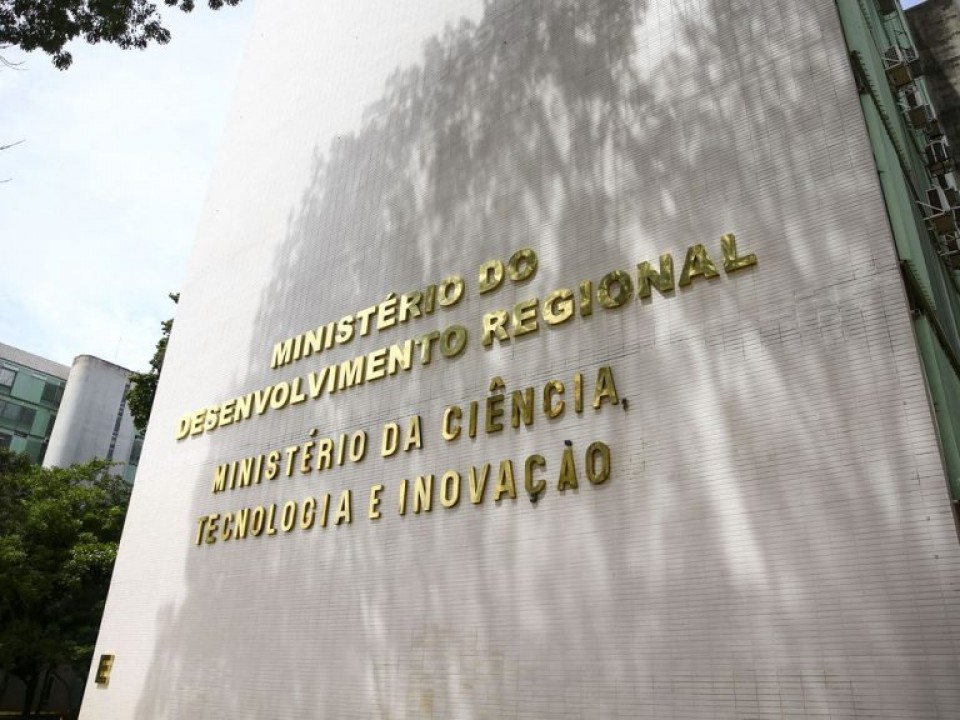 Governo amplia vagas de concurso para área de pesquisa científica