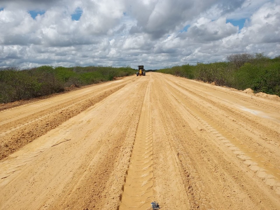 Governo retoma obras de implantação e pavimentação da “Estrada do Melão” 