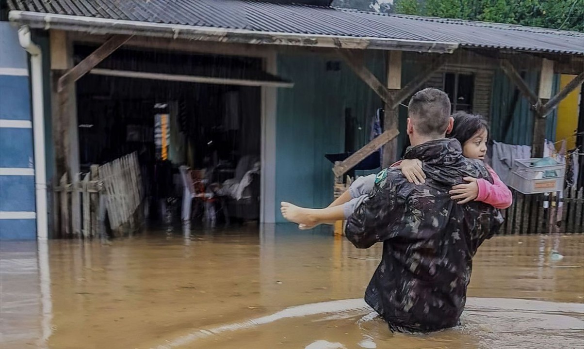 Ciclone provoca estragos e mortes no Rio Grande do Sul 
