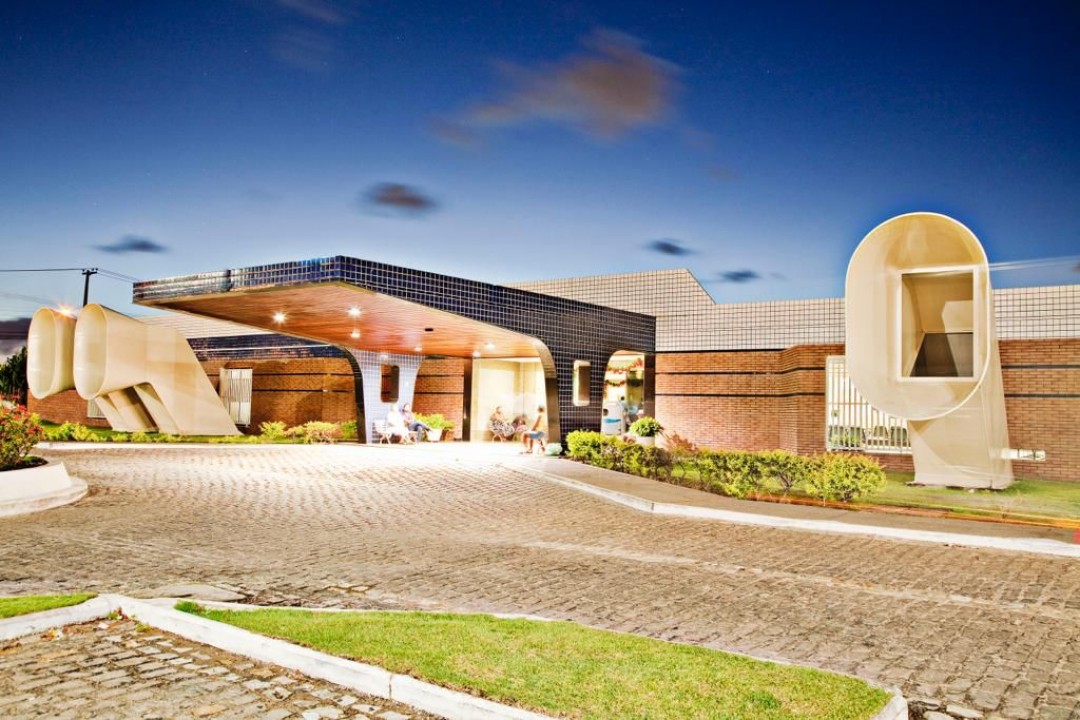 Outubro Rosa: Liga realiza ação com palestras e mutirão de triagem em mastologia no Midway Mall