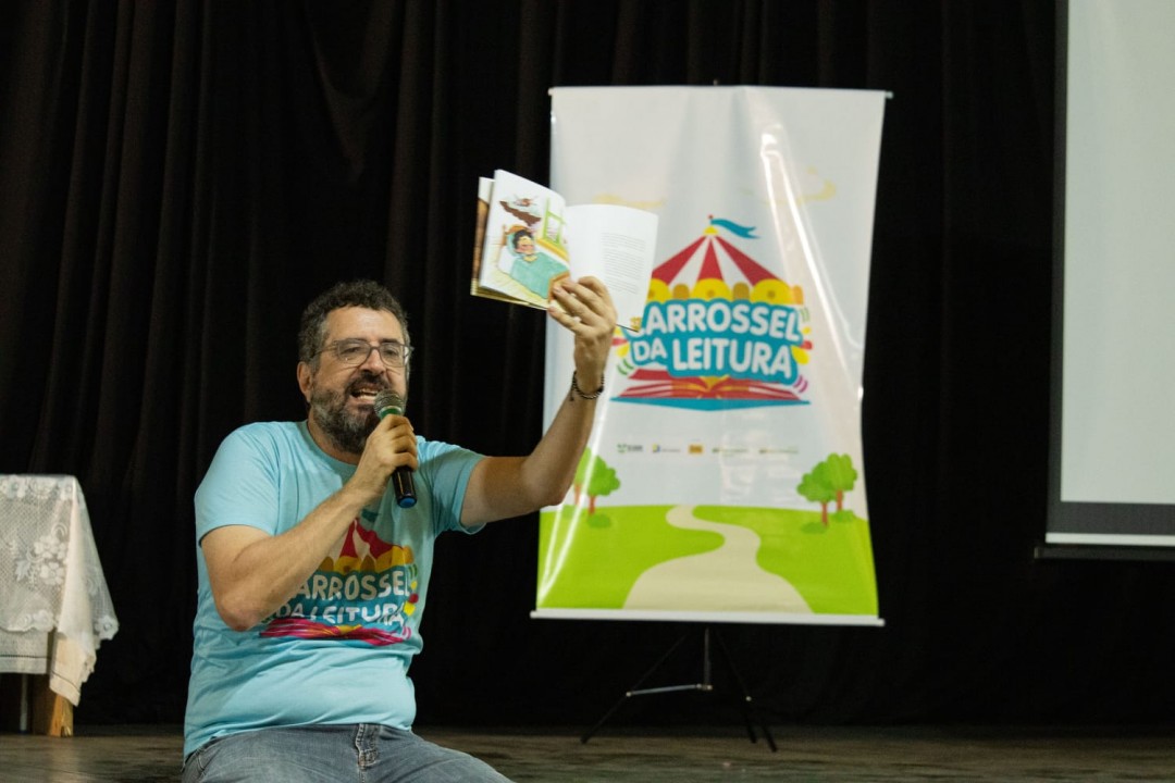 Projeto Carrossel da Leitura leva contação de história e entrega gratuita de livros em Natal, nesta segunda-feira (30)
