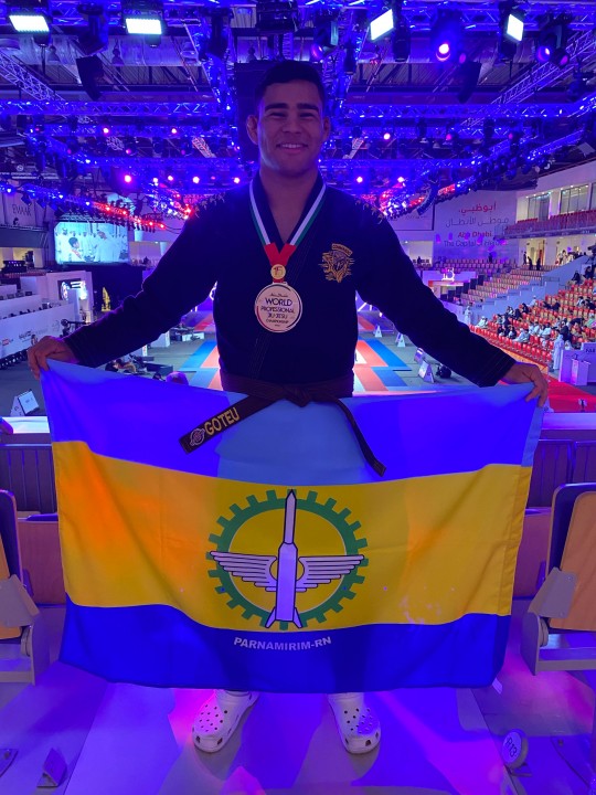 Jeferson Alves, atleta parnamirinense é tricampeão mundial de Jiu-Jitsu nos Emirados Árabes