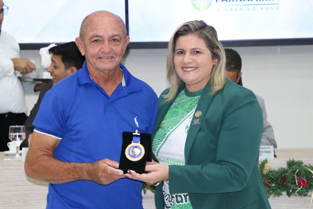 Vereadora Fativan Alves homenageia desportista em solenidade por serviços prestados em Parnamirim