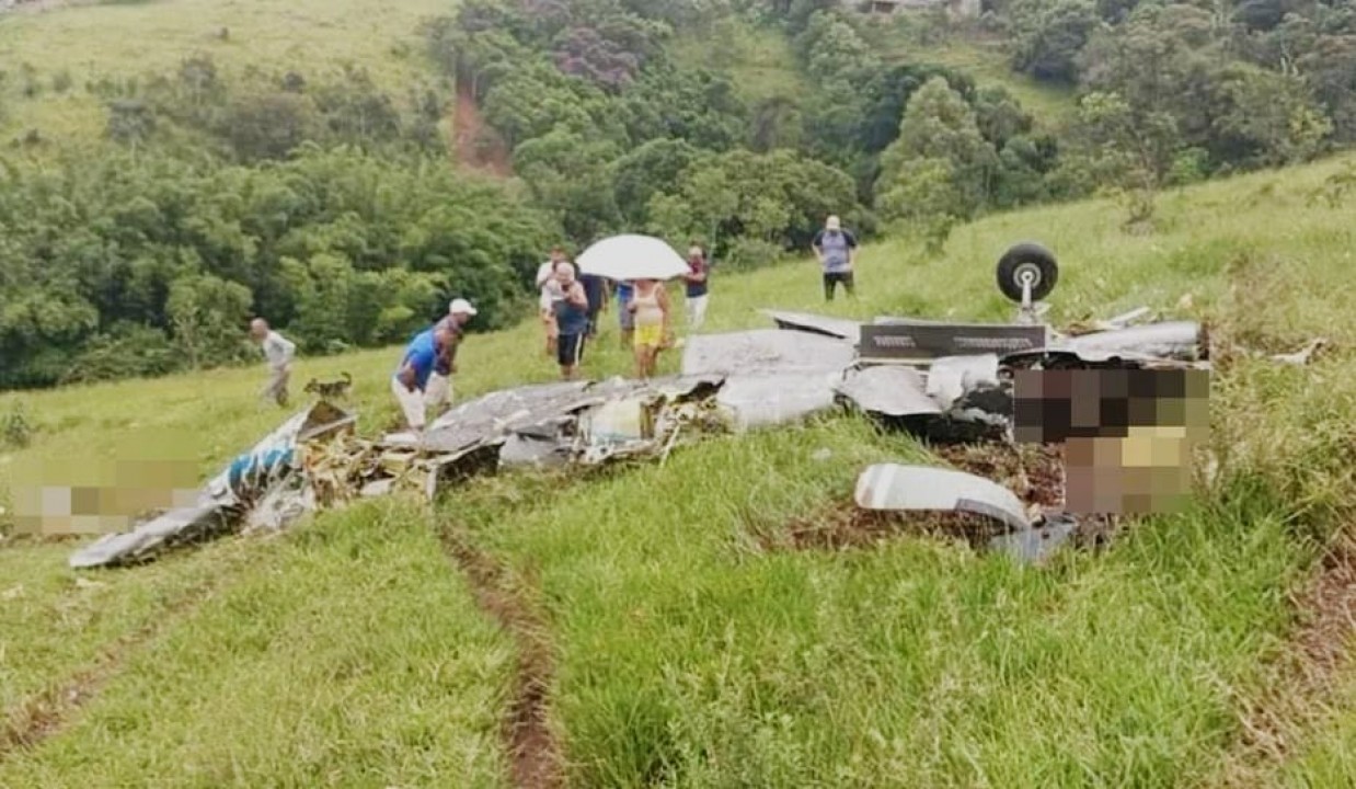 Avião de pequeno porte cai e deixa sete pessoas mortas 