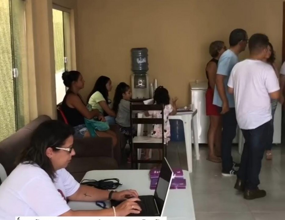Serviços de cidadania são ofertados em ação social promovida pelo SINTSERP no Vale do Sol, em Parnamirim 