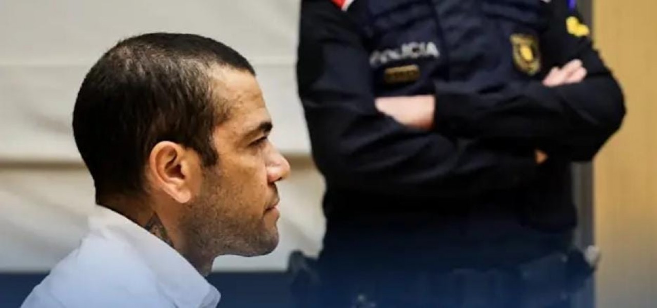 Condenado por agressão sexual na Espanha, Daniel Alves consegue liberdade provisória sob fiança de mais de R$ 5 milhões