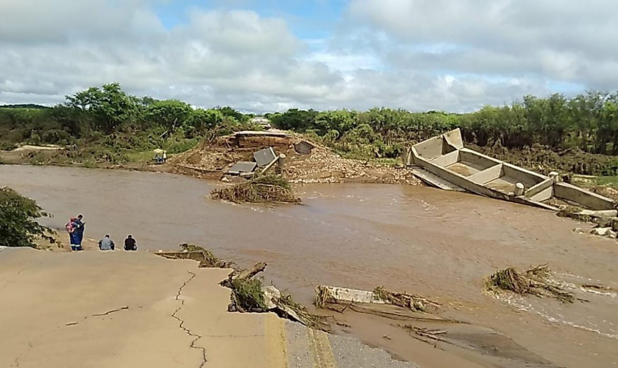 BR-304 em Lajes segue interditada, PRF estuda desvios