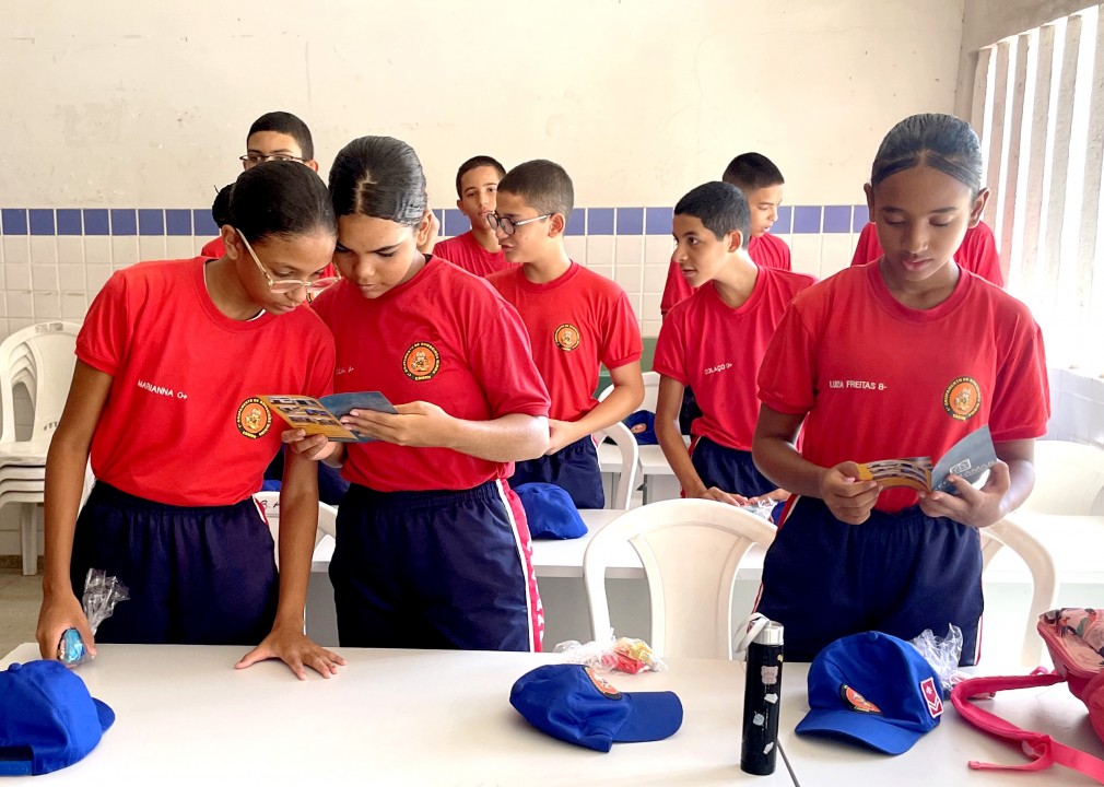 Bombeiros Mirim recebem ação de Páscoa da ONG ReforAMAR