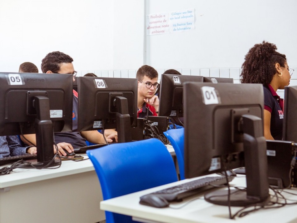 Estudantes da rede estadual podem solicitar isenção da taxa de inscrição do ENEM