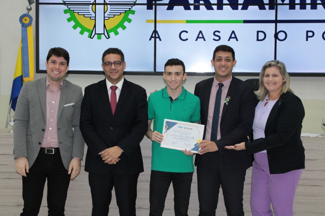 Câmara de Parnamirim entrega Moção de Aplausos atleta municipal de karatê 