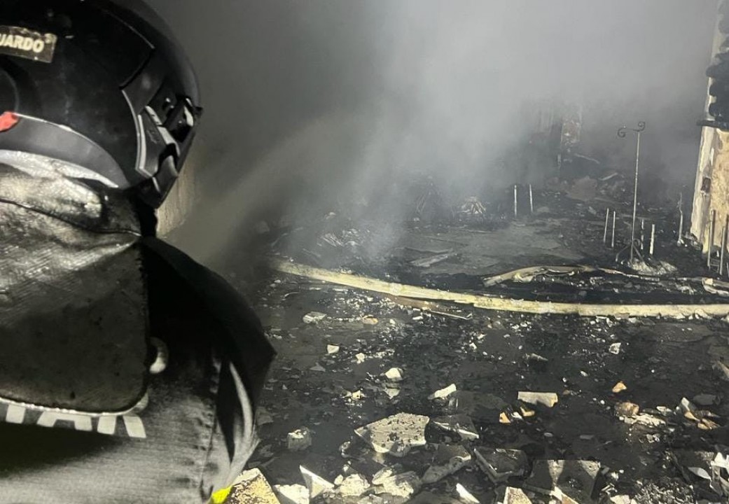 Bombeiros controlam incêndio em shopping de Natal durante a madrugada