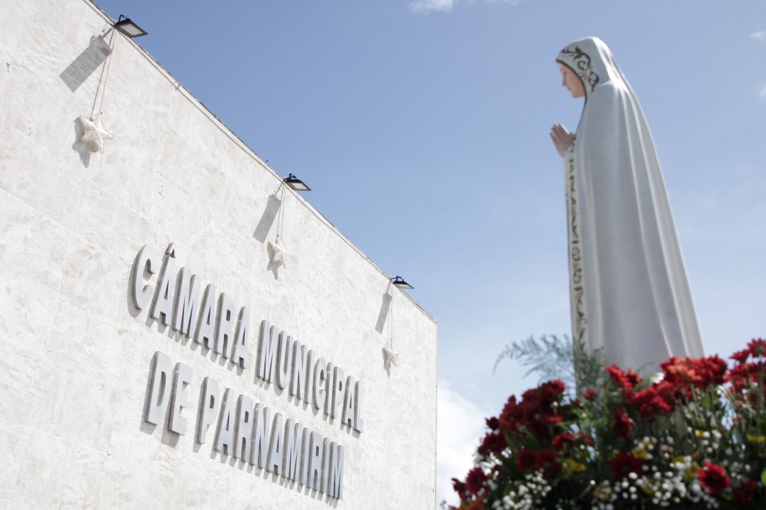 Padroeira de Parnamirim, Nossa Senhora de Fátima visita Prefeitura e Câmara Municipal