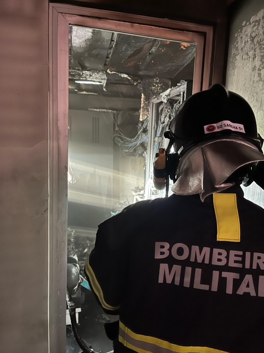 Bombeiros do RN controlam fogo em supermercado de Natal