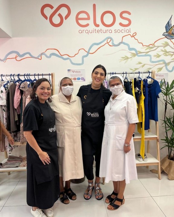Elos Arquitetura Social promove campanha de arrecadação de roupas para Bazar Beneficente no Natal Shopping
