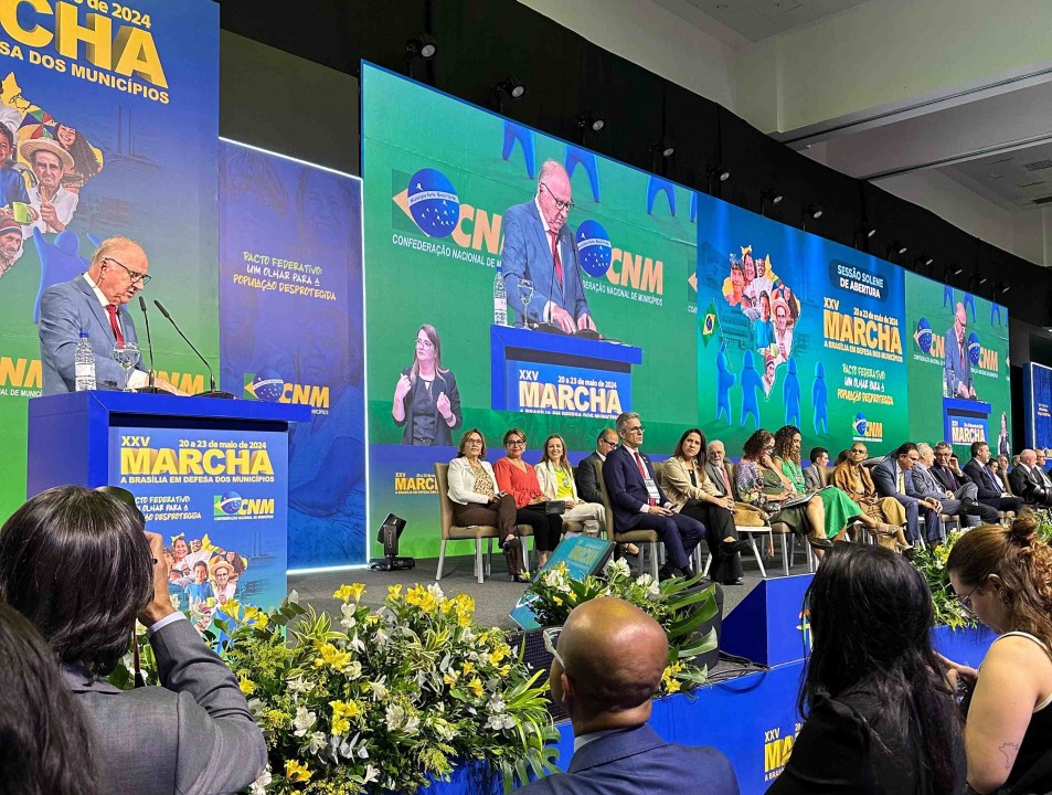 Zenaide reforça apoio a prefeituras e repasse de emendas federais na 25ª Marcha dos Municípios