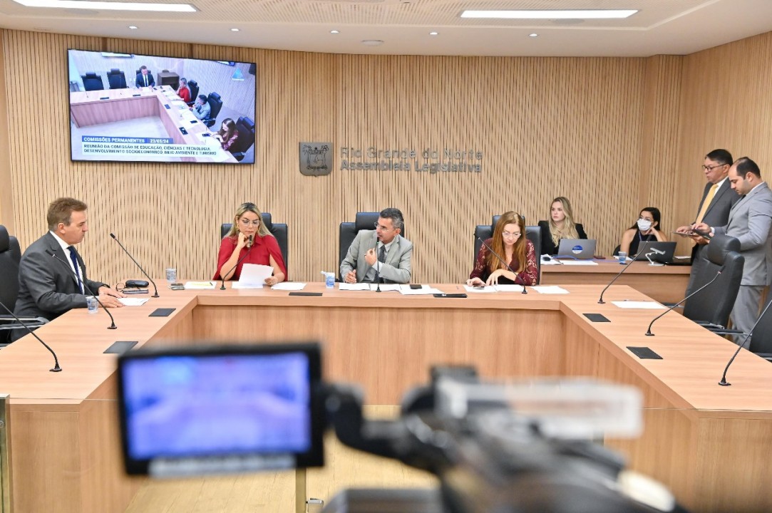 Comissão da ALRN aprova matéria que beneficia pais ou responsáveis de PCD