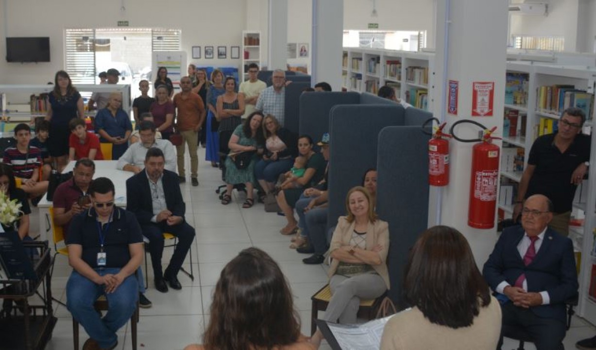 Biblioteca realiza momento de celebração com leitura em braille