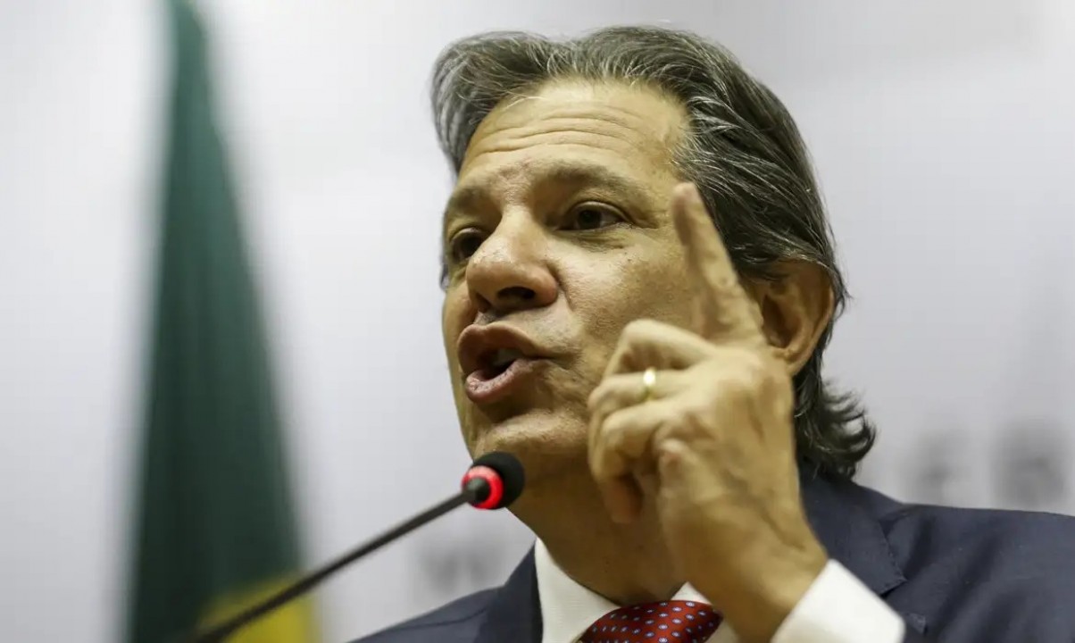 Haddad faz crítica a comunicação do Governo após alta do dólar 
