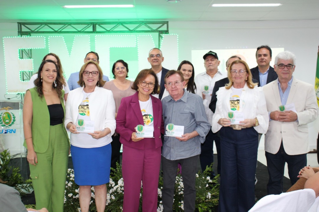 Zenaide Maia recebe homenagem no Seridó e prestigia festejos de Sant