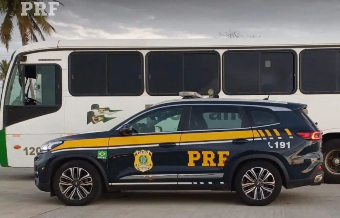 Ônibus é apreendido pela PRF em cooperação com o TRT-RN em Macaíba/RN