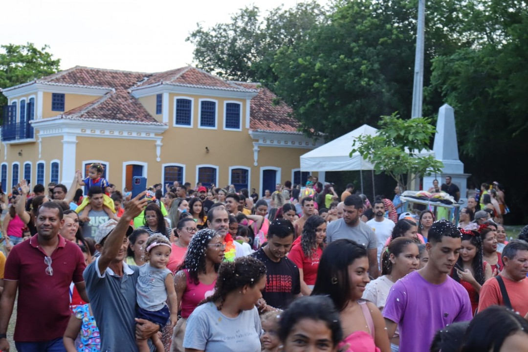 Carnaval das Crianças atrai centenas de famílias ao Solar Ferreiro Torto
