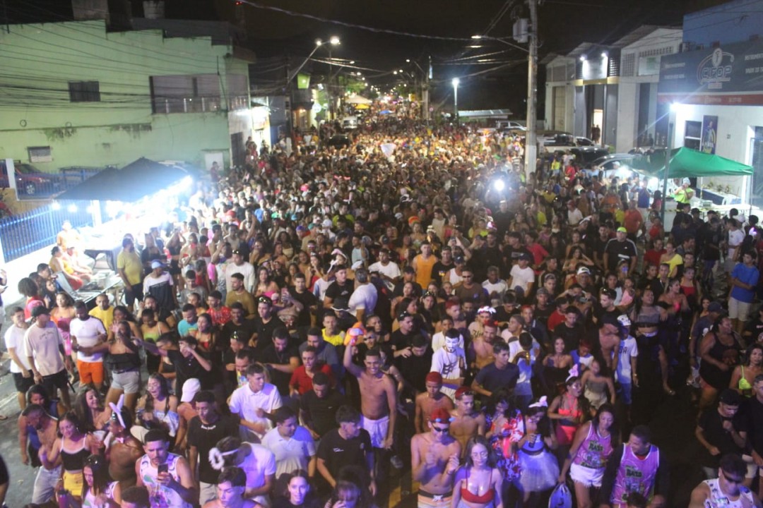 Shows de música, organização e público são destaques da segunda noite do Carnaval no Centro de Macaíba