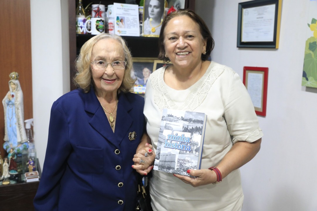Aos 93 anos, professora Terezinha Pessoa recebe homenagem da governadora Fátima Bezerra
