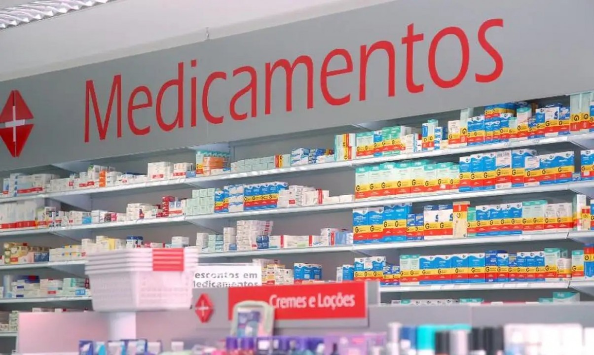 Entidades criticam permissão para farmacêutico prescrever medicamento
