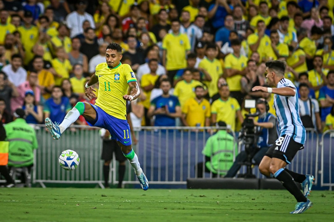 Com desfalques e muita polêmica, Brasil enfrenta a Argentina em Buenos Aires