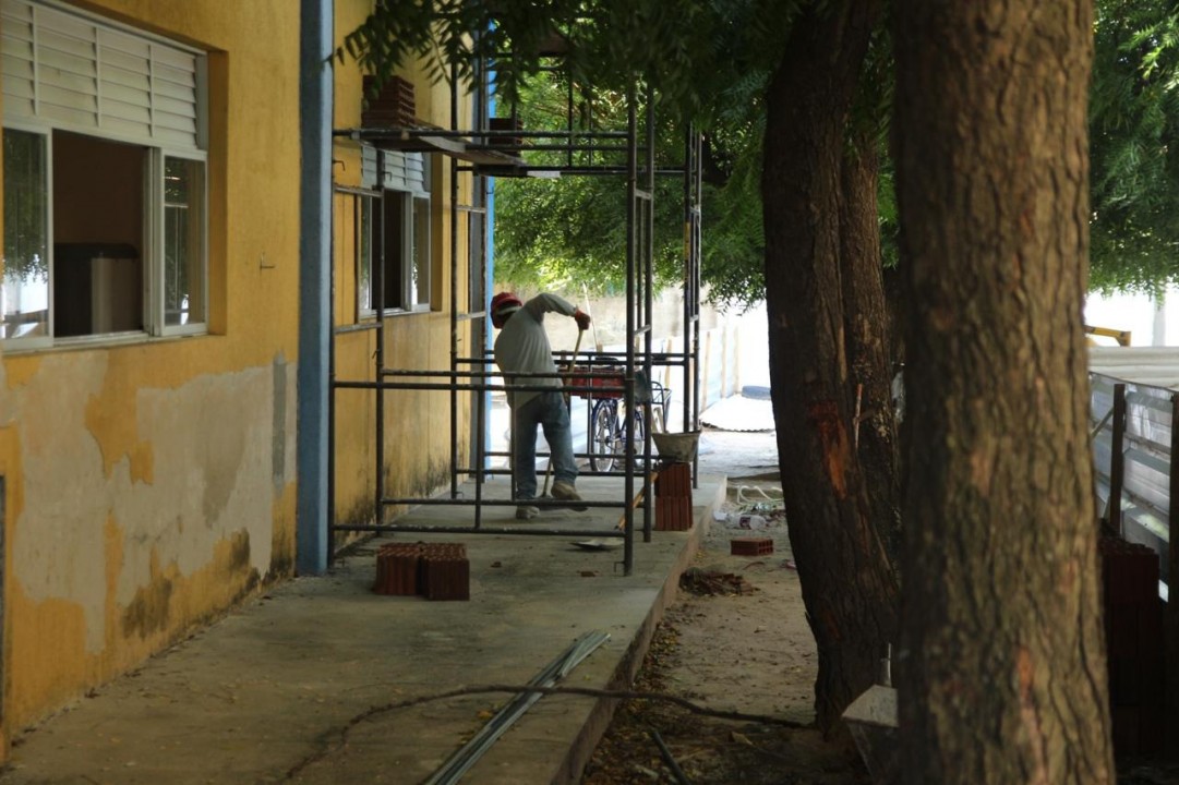 Prefeitura de Parnamirim Inicia Manutenção na Escola Maria do Céu Fernandes - Santos Reis