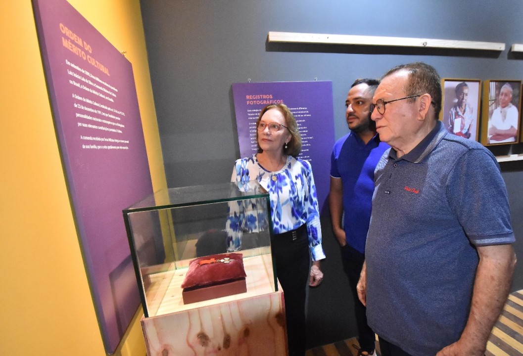 Zenaide prestigia exposição em homenagem aos 100 anos de Dona Militana na Pinacoteca