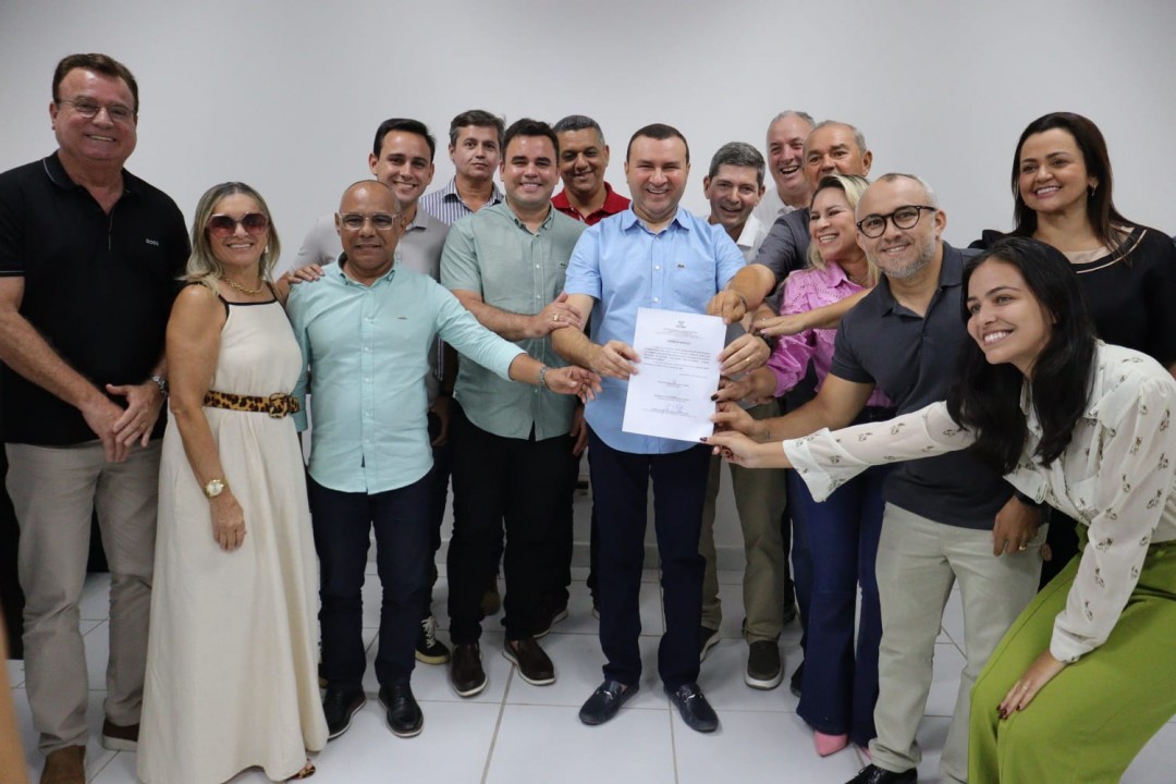 Prefeito Emídio assina ordem de serviço para pavimentação no Distrito Industrial de Macaíba
