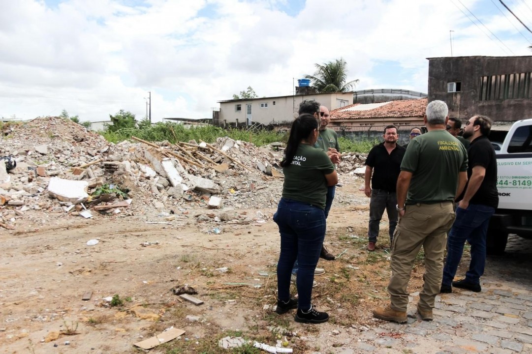 Prefeitura intensifica fiscalização contra descarte irregular de entulho em Parnamirim