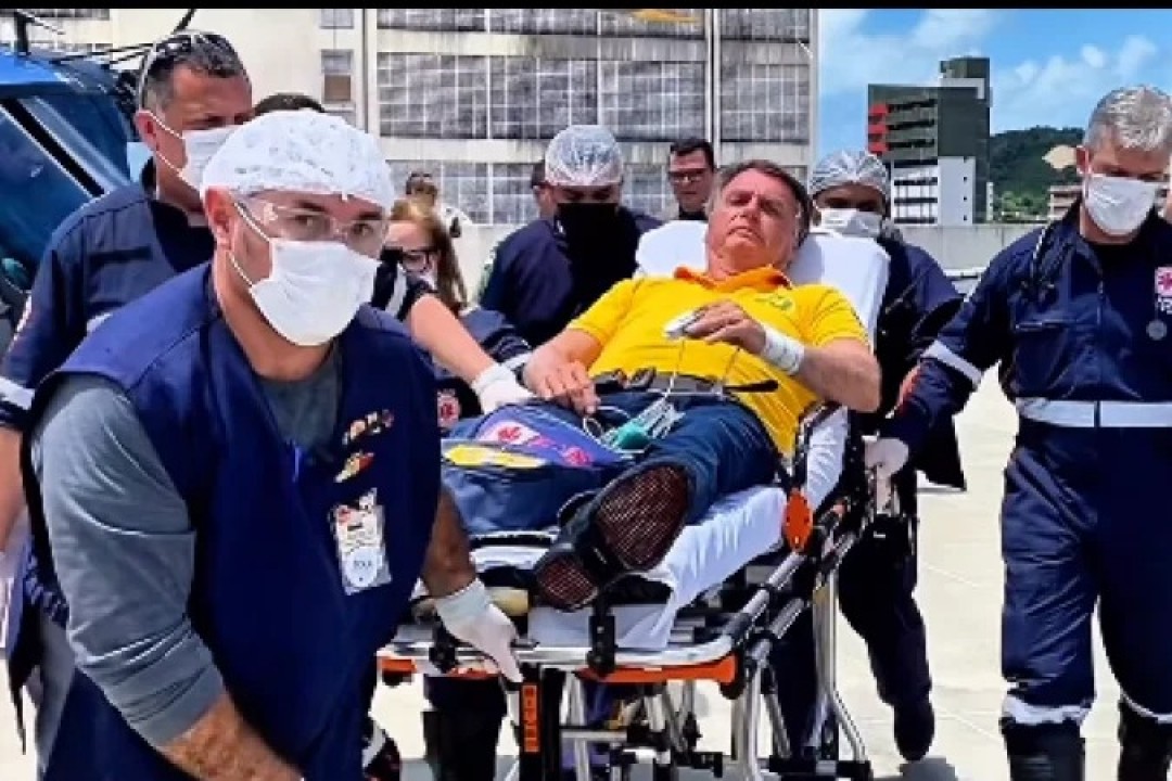 Saúde de Bolsonaro estabiliza e cirurgia de emergência é improvável informa boletim médico