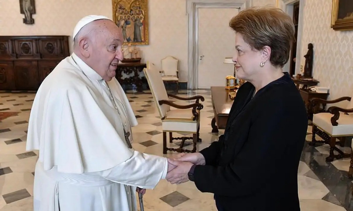 Dilma Rousseff destaca pontificado humanista e corajoso de Francisco
