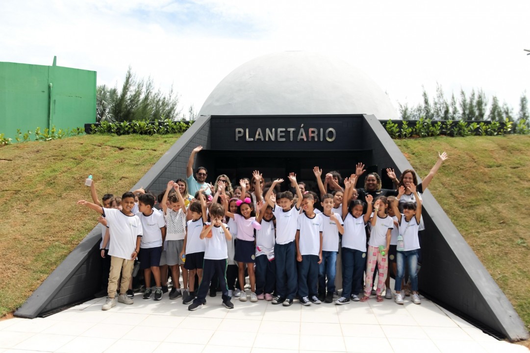 Alunos da Escola Costa e Silva são os primeiros a visitar o novo Planetário de Parnamirim