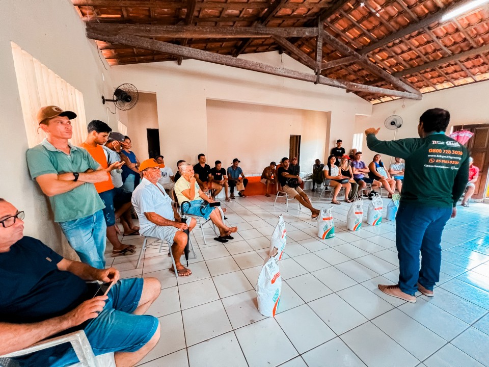 Em parceria com EMATER, Prefeitura de São José do Mipibu distribui sementes à agricultores do Município