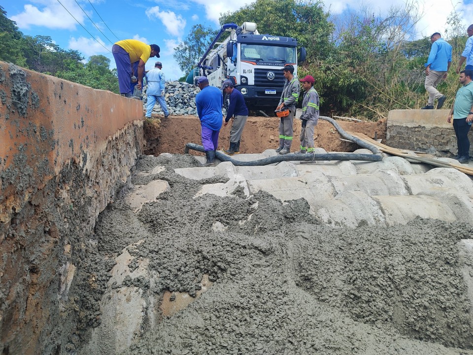Prefeitura de Macaíba reforça estrutura da Ponte do Vigário com concretagem