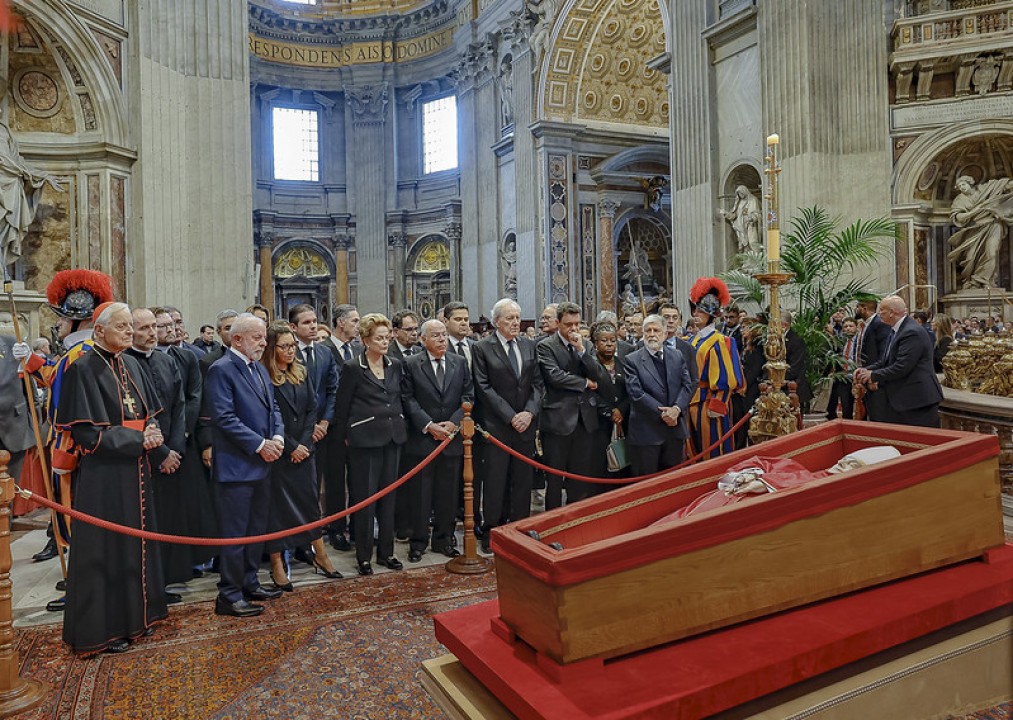 Lula e comitiva chega em Roma para funeral do papa Francisco