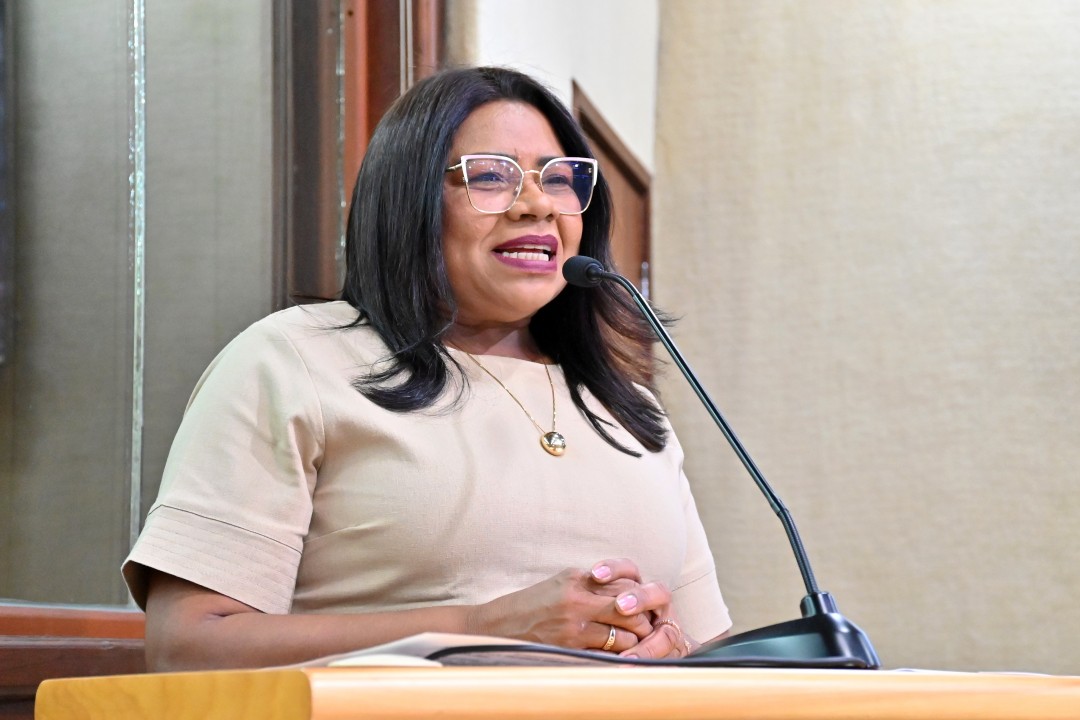 Prefeita de Parnamirim, Nilda Cruz, se pronuncia após ameaças de morte e ataques racistas